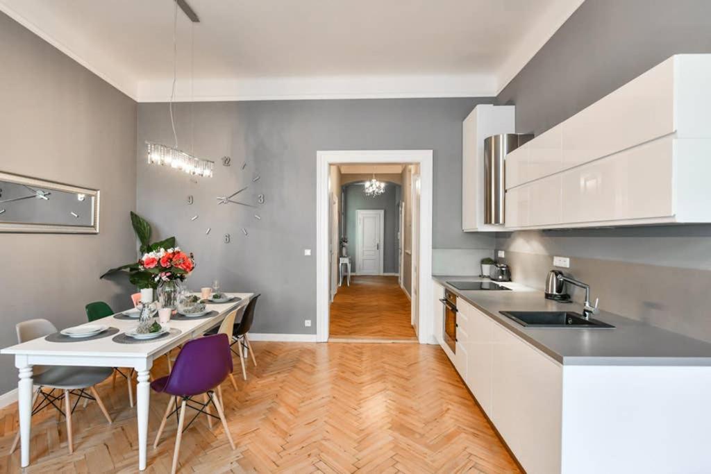 Cityscape Wenceslas Square Apartment Прага Экстерьер фото